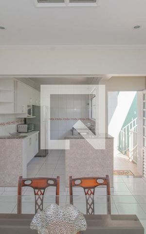Casa à venda com 240m², 3 quartos e 2 vagas Casa à venda com 240m², 3 quartos e 2 vagasCozinha