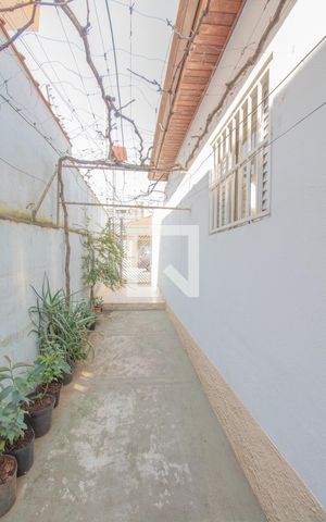 Casa à venda com 240m², 3 quartos e 2 vagas Casa à venda com 240m², 3 quartos e 2 vagasCorredor