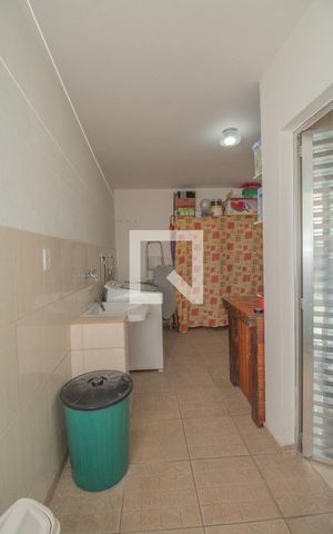 Casa à venda com 240m², 3 quartos e 2 vagas Casa à venda com 240m², 3 quartos e 2 vagasÁrea de Serviço