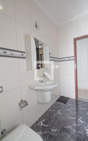 Casa à venda com 240m², 3 quartos e 2 vagas Casa à venda com 240m², 3 quartos e 2 vagasBanheiro