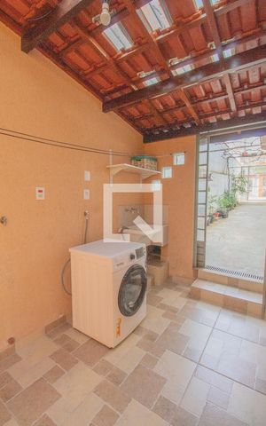 Casa à venda com 240m², 3 quartos e 2 vagas Casa à venda com 240m², 3 quartos e 2 vagasÁrea de Serviço