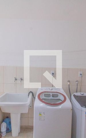 Casa à venda com 240m², 3 quartos e 2 vagas Casa à venda com 240m², 3 quartos e 2 vagasÁrea de Serviço
