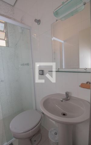 Casa à venda com 240m², 3 quartos e 2 vagas Casa à venda com 240m², 3 quartos e 2 vagasSuíte