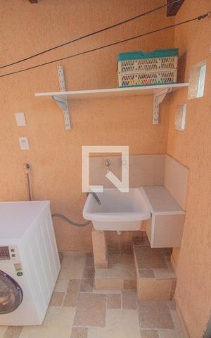 Casa à venda com 240m², 3 quartos e 2 vagas Casa à venda com 240m², 3 quartos e 2 vagasÁrea de Serviço