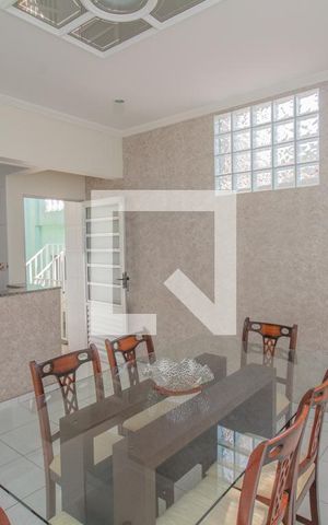 Casa à venda com 240m², 3 quartos e 2 vagas Casa à venda com 240m², 3 quartos e 2 vagasCozinha