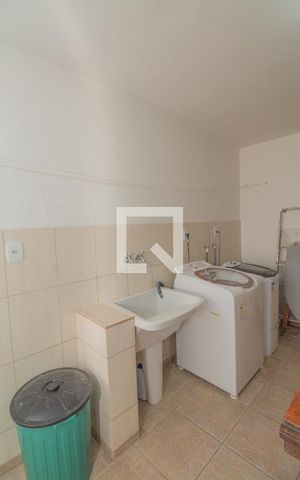 Casa à venda com 240m², 3 quartos e 2 vagas Casa à venda com 240m², 3 quartos e 2 vagasÁrea de Serviço