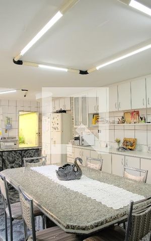 Casa para alugar com 255m², 4 quartos e 8 vagasCozinha
