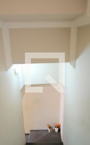 Casa para alugar com 255m², 4 quartos e 8 vagasEscada