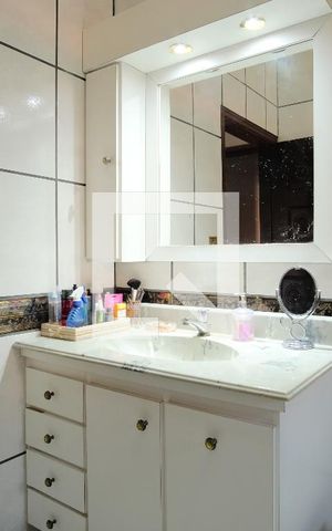 Casa para alugar com 255m², 4 quartos e 8 vagasBanheiro da Suíte 1