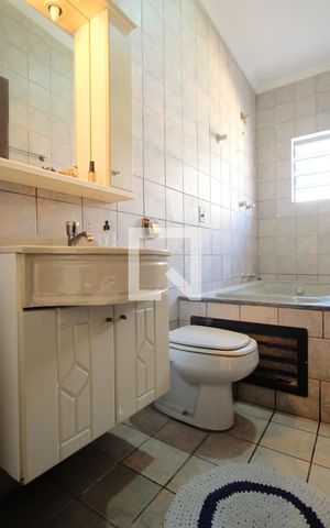 Casa para alugar com 255m², 4 quartos e 8 vagasBanheiro da Suíte 2
