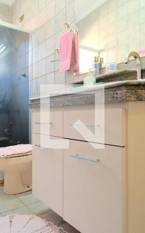 Casa para alugar com 255m², 4 quartos e 8 vagasBanheiro Social