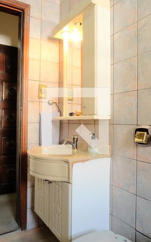Casa para alugar com 255m², 4 quartos e 8 vagasBanheiro da Suíte 2