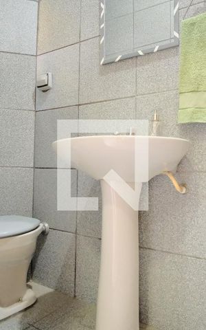 Casa para alugar com 255m², 4 quartos e 8 vagasBanheiro de serviço