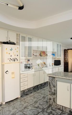 Casa para alugar com 255m², 4 quartos e 8 vagasCozinha