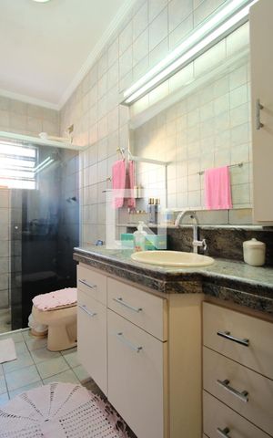 Casa para alugar com 255m², 4 quartos e 8 vagasBanheiro Social