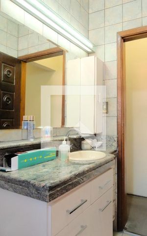 Casa para alugar com 255m², 4 quartos e 8 vagasBanheiro Social