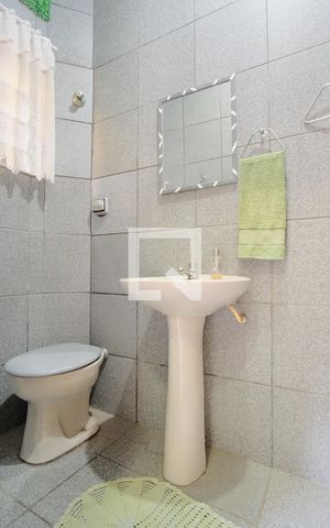 Casa para alugar com 255m², 4 quartos e 8 vagasBanheiro de serviço