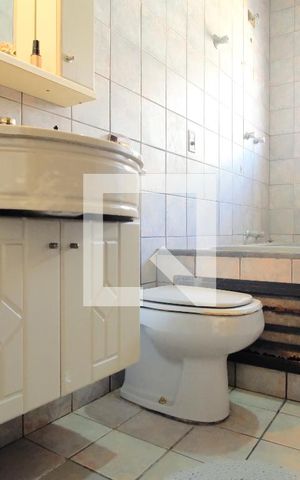 Casa para alugar com 255m², 4 quartos e 8 vagasBanheiro da Suíte 2