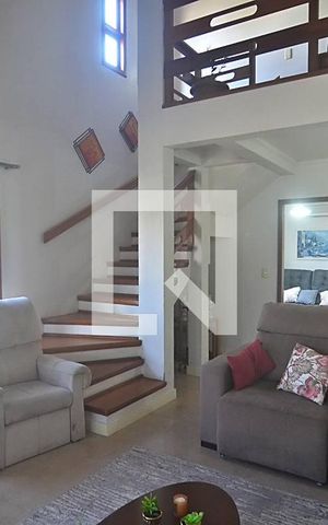 Casa à venda com 211m², 4 quartos e 2 vagas Casa à venda com 211m², 4 quartos e 2 vagasSala