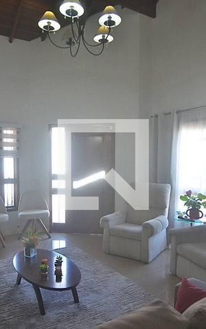 Casa à venda com 211m², 4 quartos e 2 vagas Casa à venda com 211m², 4 quartos e 2 vagasSala