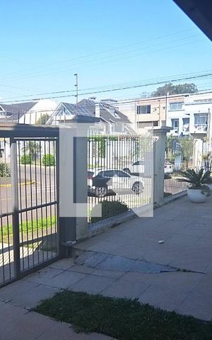 Casa à venda com 211m², 4 quartos e 2 vagas Casa à venda com 211m², 4 quartos e 2 vagasPátio