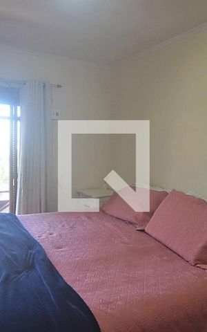 Casa à venda com 211m², 4 quartos e 2 vagas Casa à venda com 211m², 4 quartos e 2 vagasSuíte