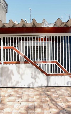 Casa à venda com 125m², 3 quartos e 2 vagas Casa à venda com 125m², 3 quartos e 2 vagasFachada