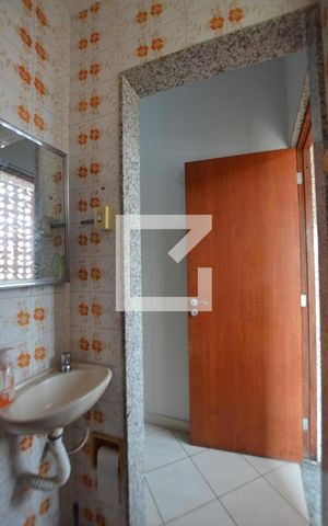 Casa à venda com 300m², 3 quartos e 2 vagasBanheiro de Serviço