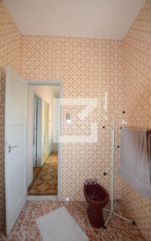 Casa à venda com 300m², 3 quartos e 2 vagasBanheiro