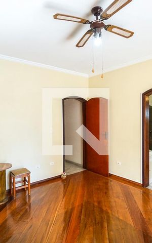 Casa à venda com 251m², 3 quartos e 2 vagas Casa à venda com 251m², 3 quartos e 2 vagasSuíte
