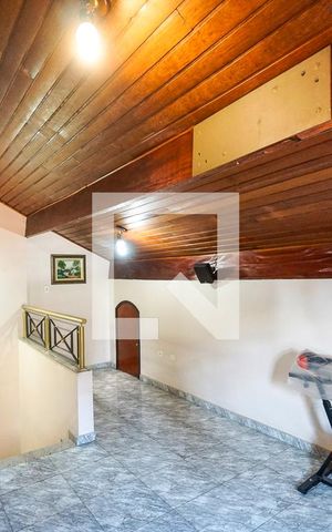 Casa à venda com 251m², 3 quartos e 2 vagas Casa à venda com 251m², 3 quartos e 2 vagasSótão
