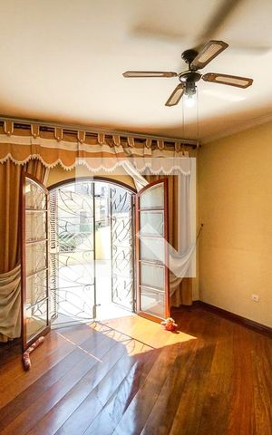 Casa à venda com 251m², 3 quartos e 2 vagas Casa à venda com 251m², 3 quartos e 2 vagasSuíte