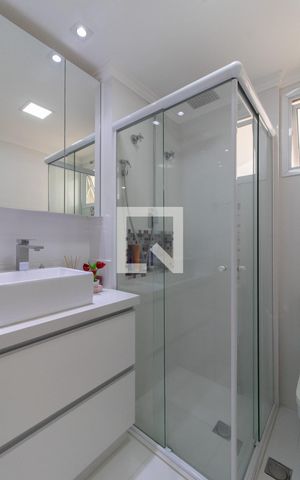 Apartamento à venda com 86m², 2 quartos e 2 vagas Apartamento à venda com 86m², 2 quartos e 2 vagasBanheiro da Suíte 2