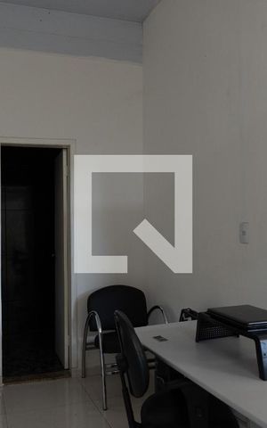 Casa à venda com 240m², 4 quartos e 2 vagas Casa à venda com 240m², 4 quartos e 2 vagasEscritório