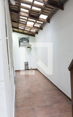 Casa à venda com 240m², 4 quartos e 2 vagas Casa à venda com 240m², 4 quartos e 2 vagasCorredor