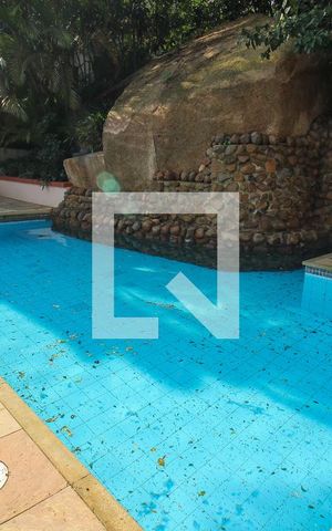 Apartamento à venda com 150m², 2 quartos e 4 vagas Apartamento à venda com 150m², 2 quartos e 4 vagasÁrea comum - Piscina