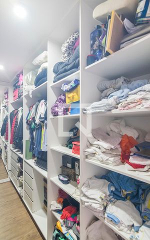 Casa à venda com 190m², 3 quartos e 4 vagas Casa à venda com 190m², 3 quartos e 4 vagasCloset da Suite