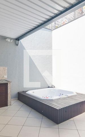 Casa à venda com 190m², 3 quartos e 4 vagas Casa à venda com 190m², 3 quartos e 4 vagasQuintal