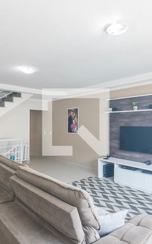 Casa à venda com 190m², 3 quartos e 4 vagas Casa à venda com 190m², 3 quartos e 4 vagasSala