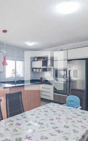 Casa à venda com 190m², 3 quartos e 4 vagas Casa à venda com 190m², 3 quartos e 4 vagasCopa