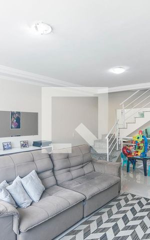Casa à venda com 190m², 3 quartos e 4 vagas Casa à venda com 190m², 3 quartos e 4 vagasSala
