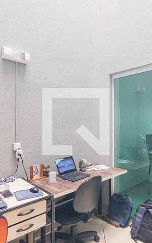 Casa à venda com 190m², 3 quartos e 4 vagas Casa à venda com 190m², 3 quartos e 4 vagasJardim de Inverno