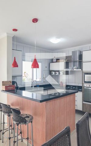 Casa à venda com 190m², 3 quartos e 4 vagas Casa à venda com 190m², 3 quartos e 4 vagasCozinha