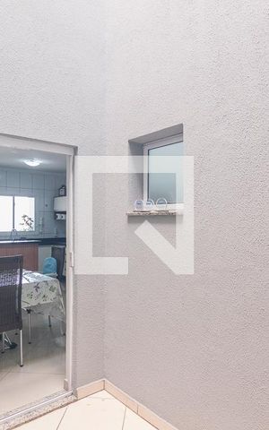 Casa à venda com 190m², 3 quartos e 4 vagas Casa à venda com 190m², 3 quartos e 4 vagasJardim de Inverno