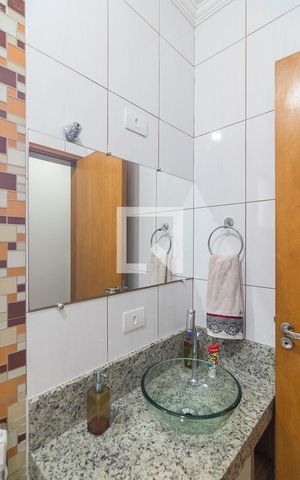 Casa à venda com 190m², 3 quartos e 4 vagas Casa à venda com 190m², 3 quartos e 4 vagasBanheiro
