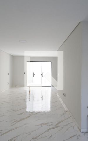 Casa à venda com 130m², 3 quartos e 2 vagas Casa à venda com 130m², 3 quartos e 2 vagasSala
