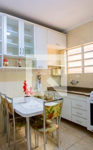 Casa à venda com 103m², 3 quartos e 2 vagas Casa à venda com 103m², 3 quartos e 2 vagasCozinha