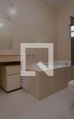 Casa à venda com 980m², 3 quartos e 7 vagasBanheiro da Suíte 1