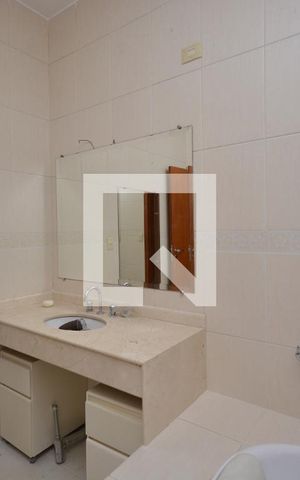 Casa à venda com 980m², 3 quartos e 7 vagasBanheiro da Suíte 1