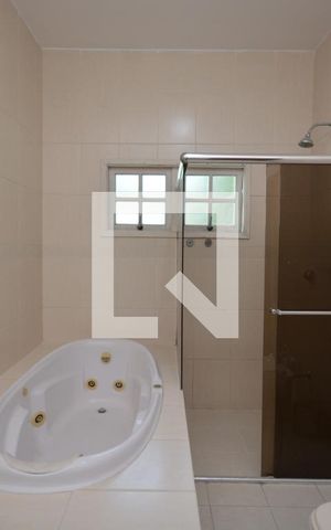 Casa à venda com 980m², 3 quartos e 7 vagasBanheiro da Suíte 1